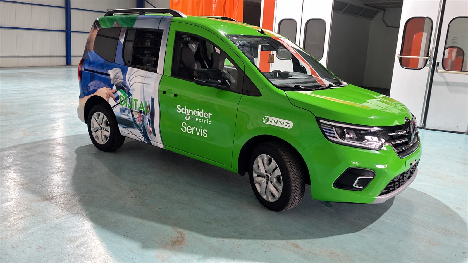 Schneider Electric — Ön Görünüm — Araç Kaplama
